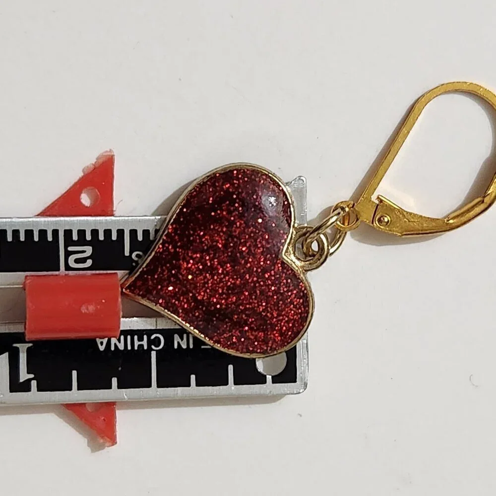 Hand Crafted Heart Charm Pierced Earrings Red Speckled Gold Lever Back